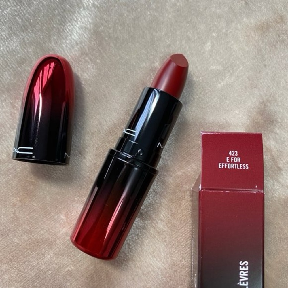 MAC Love Me Lipstick 423 E for Effortless